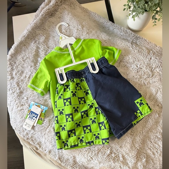 New Boys 4, Minecraft Creeper 2-Piece Rashguard & Swim
Trunks Set - Picture 5 of 9
